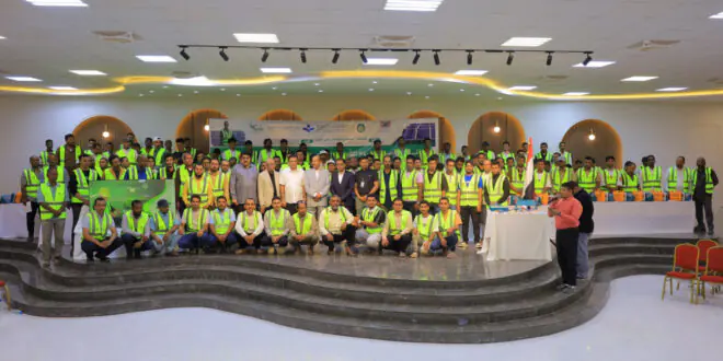 تخريج 140 شابًا في سيئون ضمن برنامج متخصص بالطاقة الشمسية وتأهيل لسوق العمل